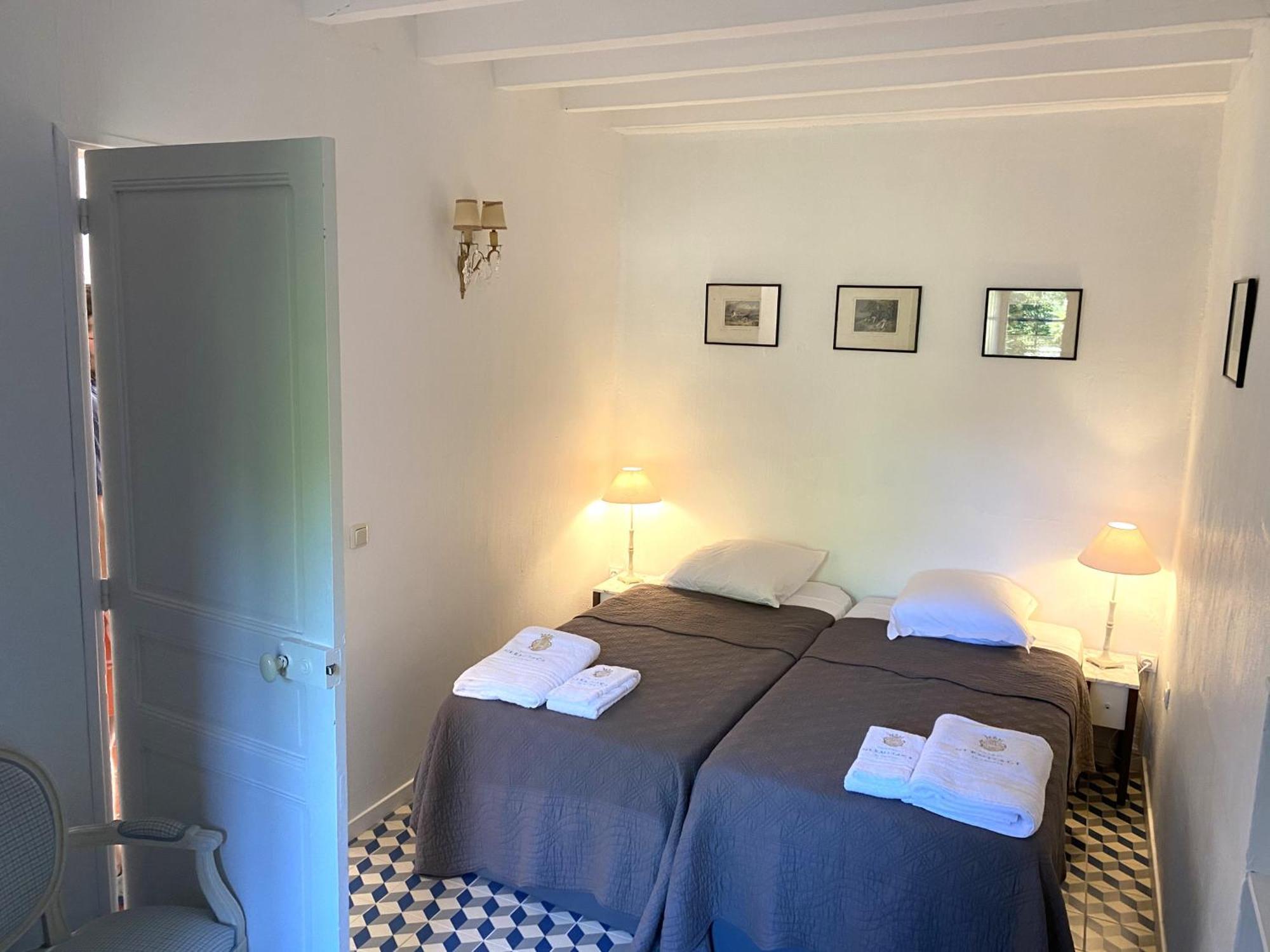Chateau Hermitage De Combas Aparthotel Servian Habitación foto